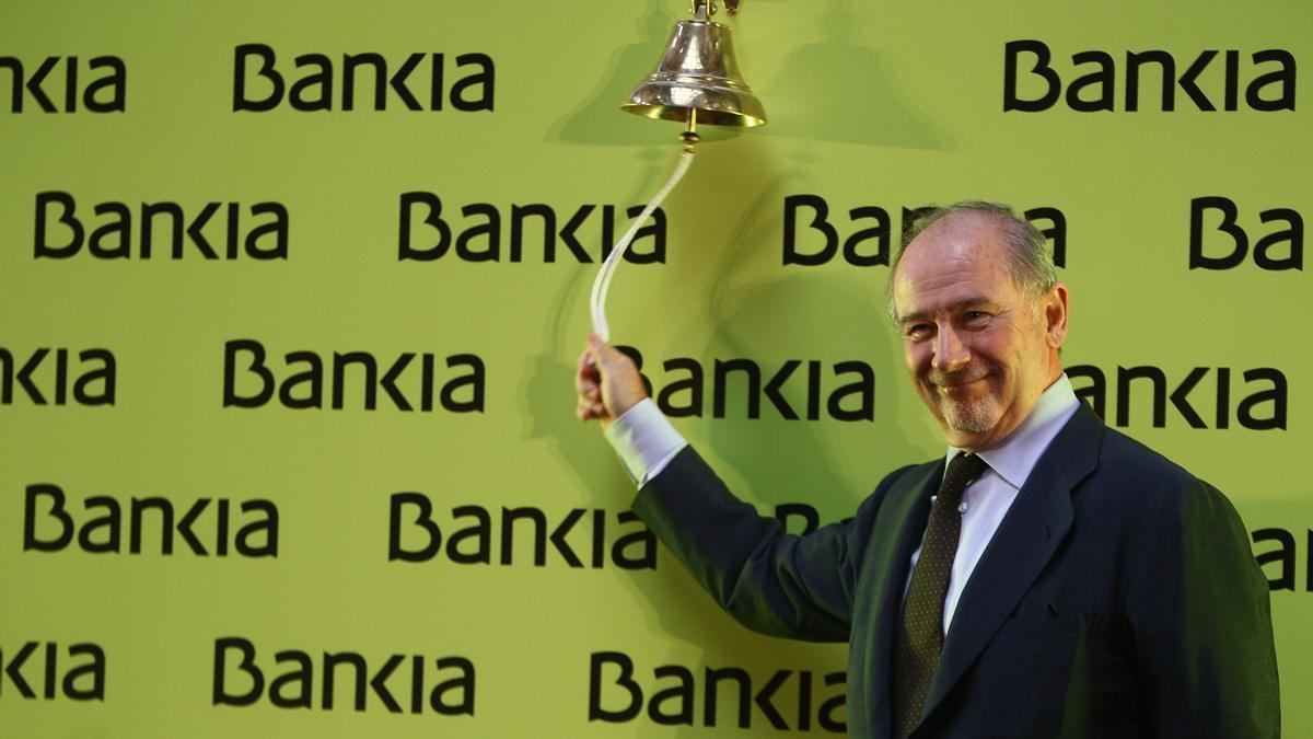 Imagen de Rodrigo Rato tocando la campana cuando Bankia salió a Bolsa.