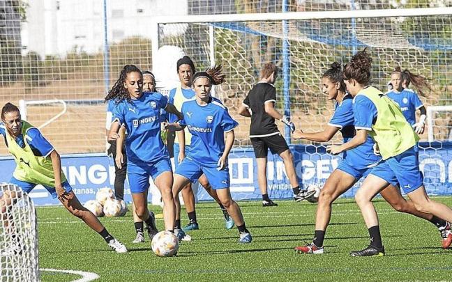 Las Gloriosas se están ejercitando con intensidad en Ibaia durante esta pretemporada. | FOTOS: JOSU CHAVARRI