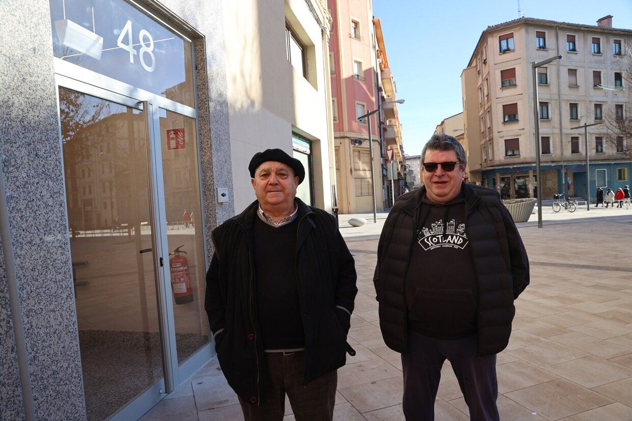 Francisco y José Ignacio, vecinos del número 48 de la calle Guelbenzu.
