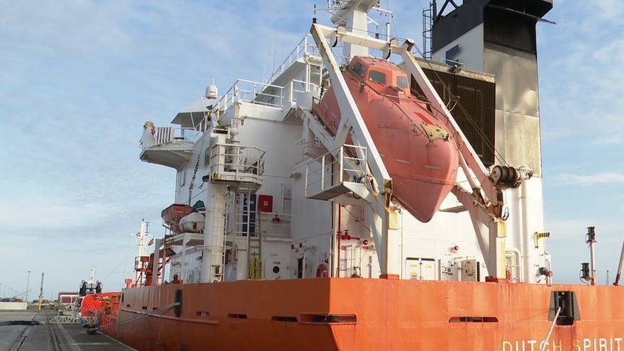 Comienzan las pruebas para llevar agua en barco de Santurtzi a Bermeo