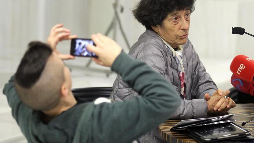 La artista Esther Ferrer en una comparecencia en Donostia.