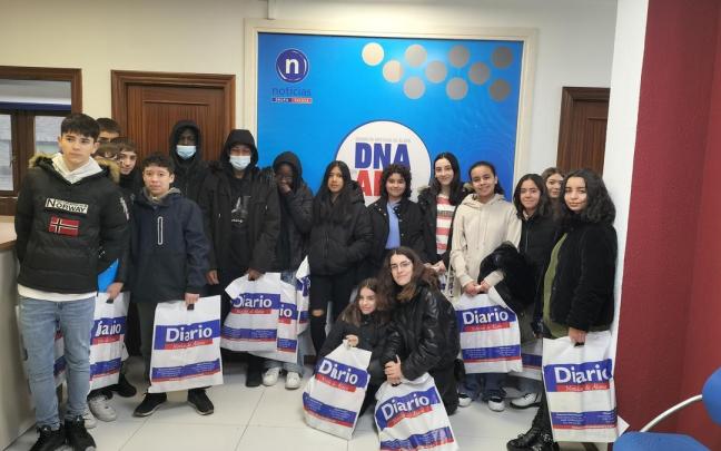 Los alumnos de DBH 2°A de Ekialde han visitado la redacción de DNA Los alumnos de DBH 2°A de Ekialde han visitado la redacción de DNA