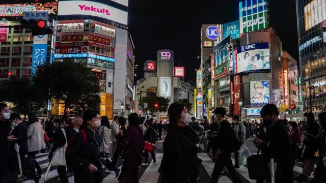 Peatones en el cruce de Shibuya, en Tokio.