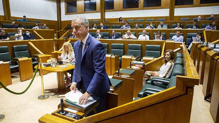 Urkullu se prepara para intervenir en el Parlamento vasco.