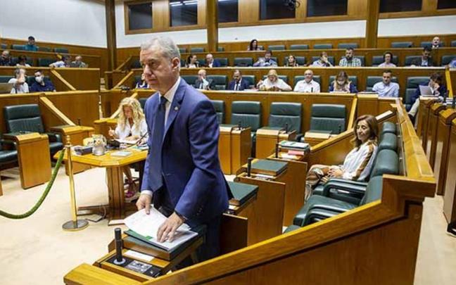 Urkullu se prepara para intervenir en el Parlamento vasco.
