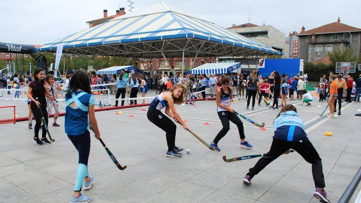 El objetivo del programa es impulsar la práctica femenina en el deporte alavés