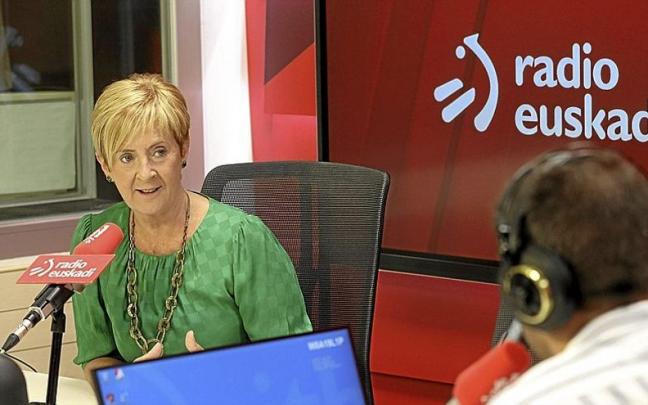 La consejera de Desarrollo Económico, Sostenibilidad y Medio Ambiente, Arantxa Tapia, ayer en Radio Euskadi. | FOTO: IREKIA La consejera de Desarrollo Económico, Sostenibilidad y Medio Ambiente, Arantxa Tapia, ayer en Radio Euskadi. | FOTO: IREKIA