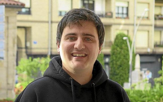 Iker Plazaola, en la calle Elizkale de Zumarraga. Iker Plazaola, en la calle Elizkale de Zumarraga.