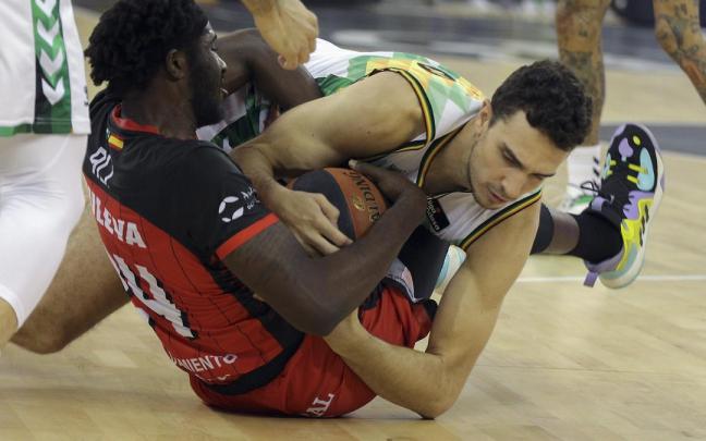 El Bilbao Basket ha sumado en Granada la primera derrota de la temporada.