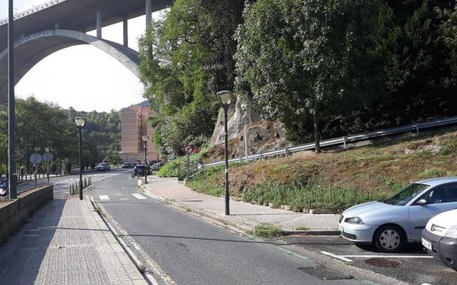 Con esta actuaci&oacute;n, a la que se destinar&aacute;n m&aacute;s de 800.000 euros se prev&eacute; mejorar y ampliar aceras.