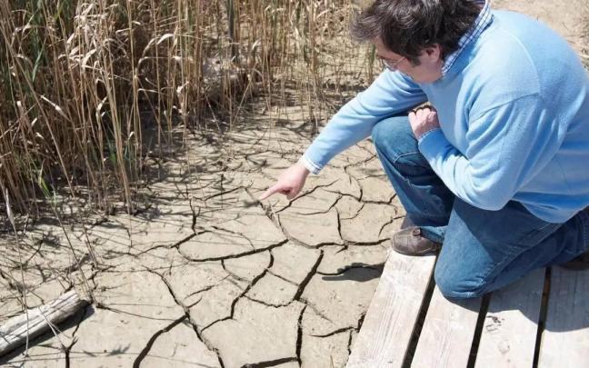 La aridez es uno de los problemas que más afecta a España. La aridez es uno de los problemas que más afecta a España.