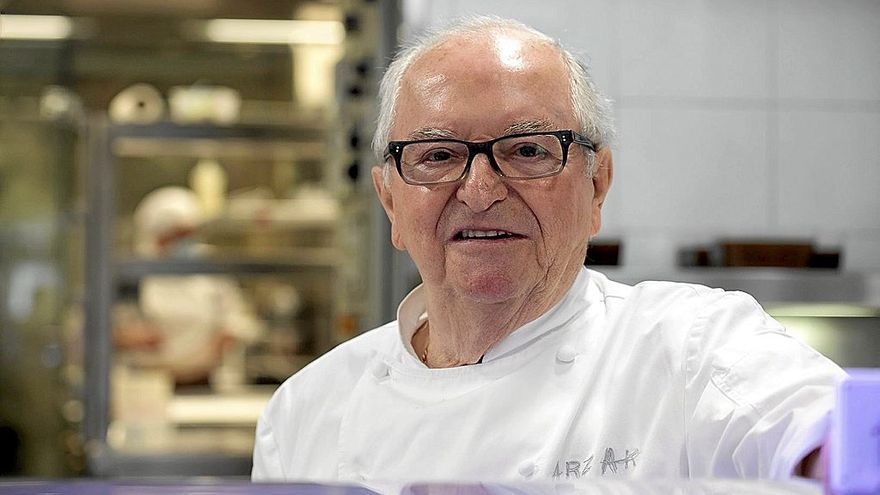 Juan Mari Arzak, en una reciente imagen en su restaurante. | FOTO: N.G.