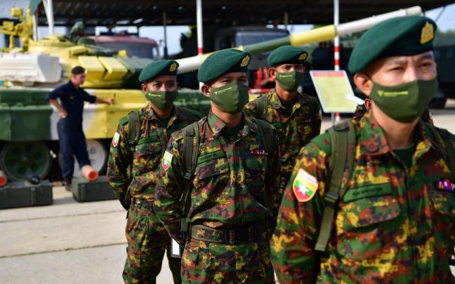 Militares del ejército birmano. Militares del ejército birmano.