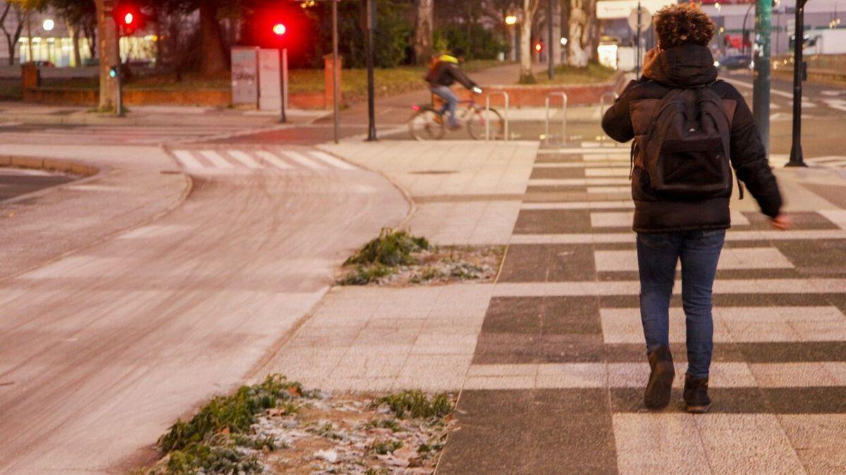 Suelo congelado tras una helada en Vitoria