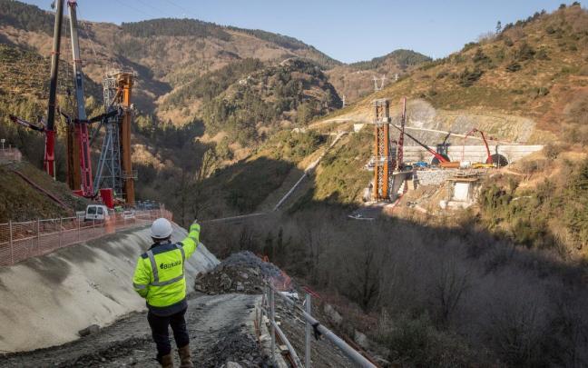 Obras en el puente de Bolintxu