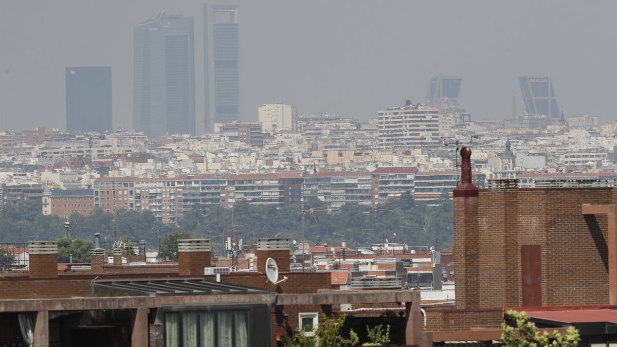 El centro de emergencias 112 de la Comunidad de Madrid ha recibido"varias" llamadas de ciudadanos alertados por olor a incendio y humo.