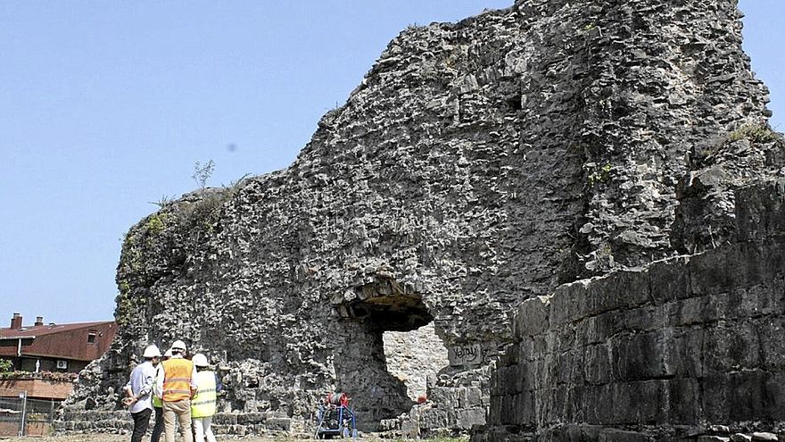 Las ruinas de Gazteluzahar están en pleno proceso de mejora, para habilitar visitas en la zona.