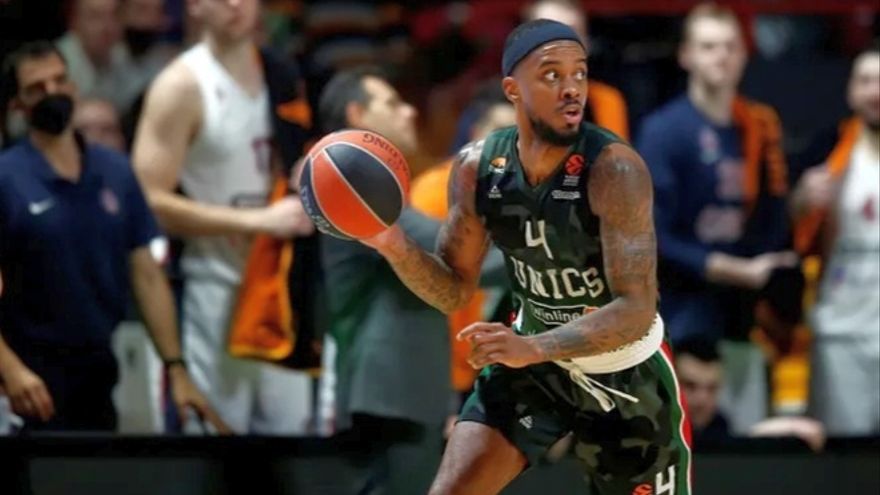 Lorenzo Brown, en un partido con el Unics Kazan, su equipo de la pasada temporada.