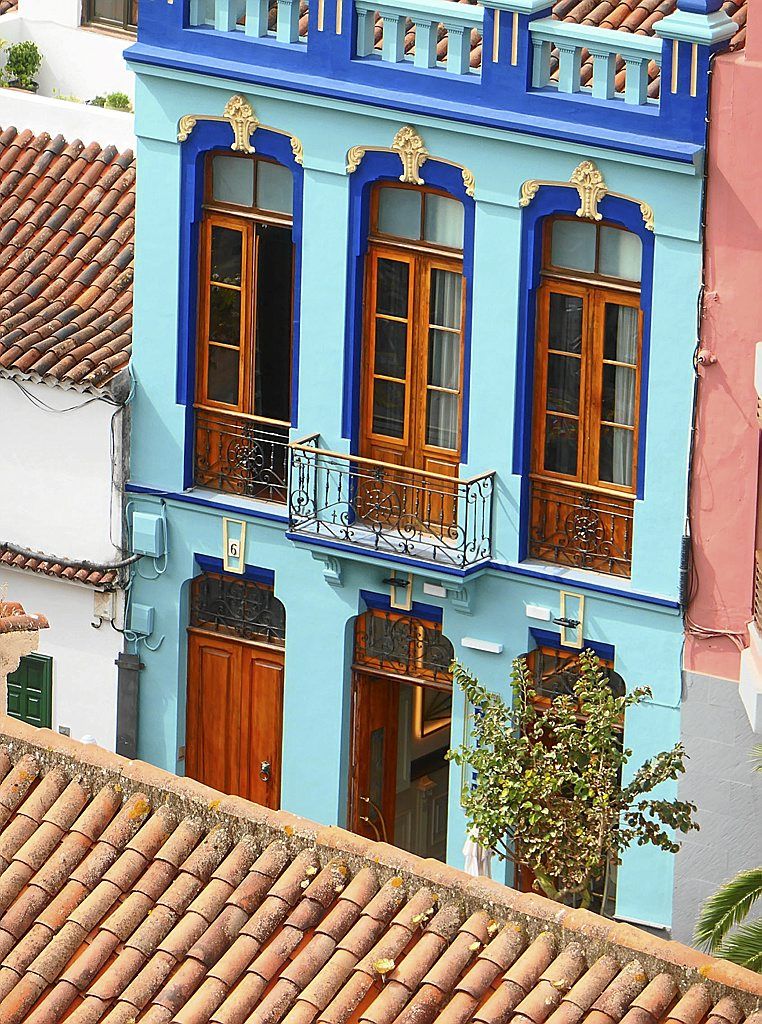 La Laguna es un gran destino turístico, con unas fachadas coloreadas que embellecen sus calles.