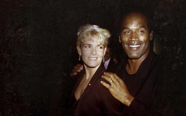 O. J. junto a Nicole.