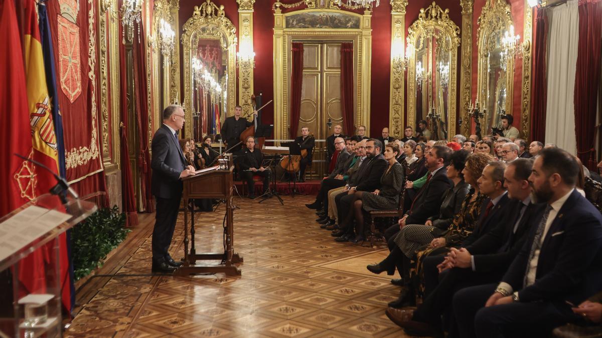 Javier Enériz, durante su intervención en el acto conmemorativo del 40º aniversario del Amejoramiento del Fuero