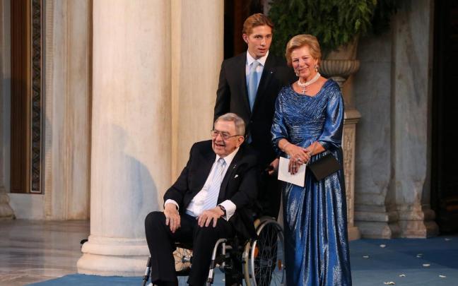 El fallecido Constantino de Grecia junto a su familia. El fallecido Constantino de Grecia junto a su familia.
