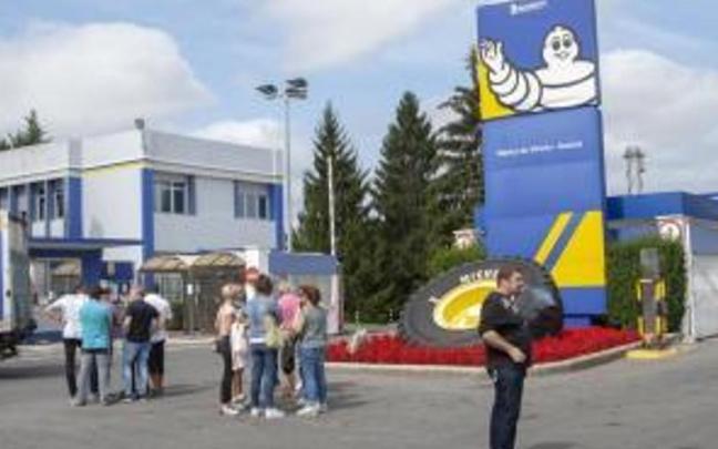 Acceso a la planta de Michelin en Gasteiz.