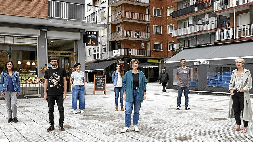 Representantes del Consistorio, EMT, Errenkoalde, Ostari y comerciantes independientes. | FOTO: N.G.