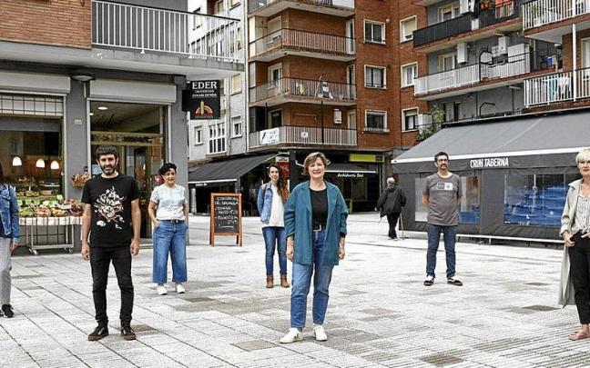 Representantes del Consistorio, EMT, Errenkoalde, Ostari y comerciantes independientes. | FOTO: N.G.