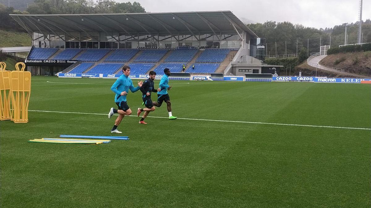 Real Sociedad: Robin Le Normand y Momo Cho ya tocan balón en Zubieta