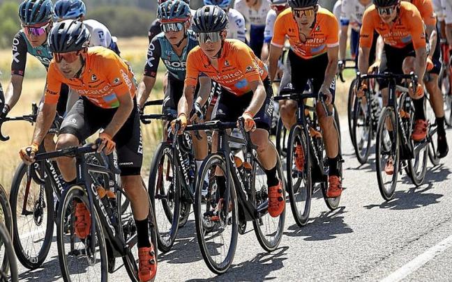 Ciclistas del Euskaltel-Euskadi durante la disputa de la pasada Vuelta a Burgos. | FOTO: FUNDACIÓN EUSKADI / SPRINT CYCLING Ciclistas del Euskaltel-Euskadi durante la disputa de la pasada Vuelta a Burgos. | FOTO: FUNDACIÓN EUSKADI / SPRINT CYCLING