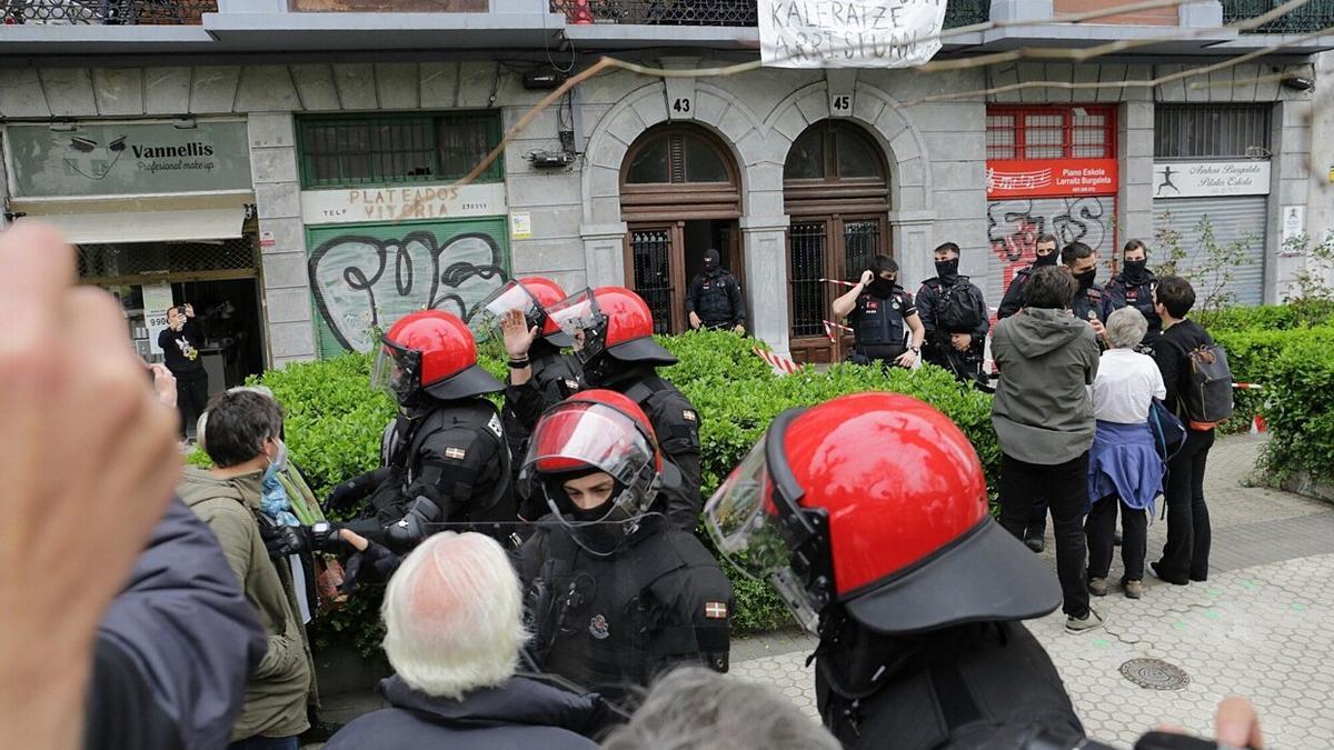 El fondo Azora ejecutó el 16 de marzo el desahucio de una familia de la avenida de Ategorrieta de Donostia.