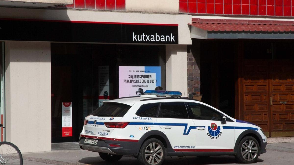 Oficina de Kutxabank asaltada.
