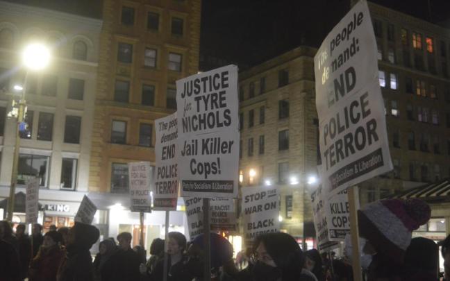 Protesta por la muerte de Tyre Nichols por violencia policial en Memphis. Protesta por la muerte de Tyre Nichols por violencia policial en Memphis.