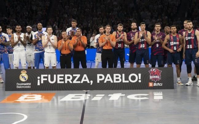 El Real Madrid y el Baskonia mostraron una pancarta de apoyo a Pablo Laso tras sufrir el infarto