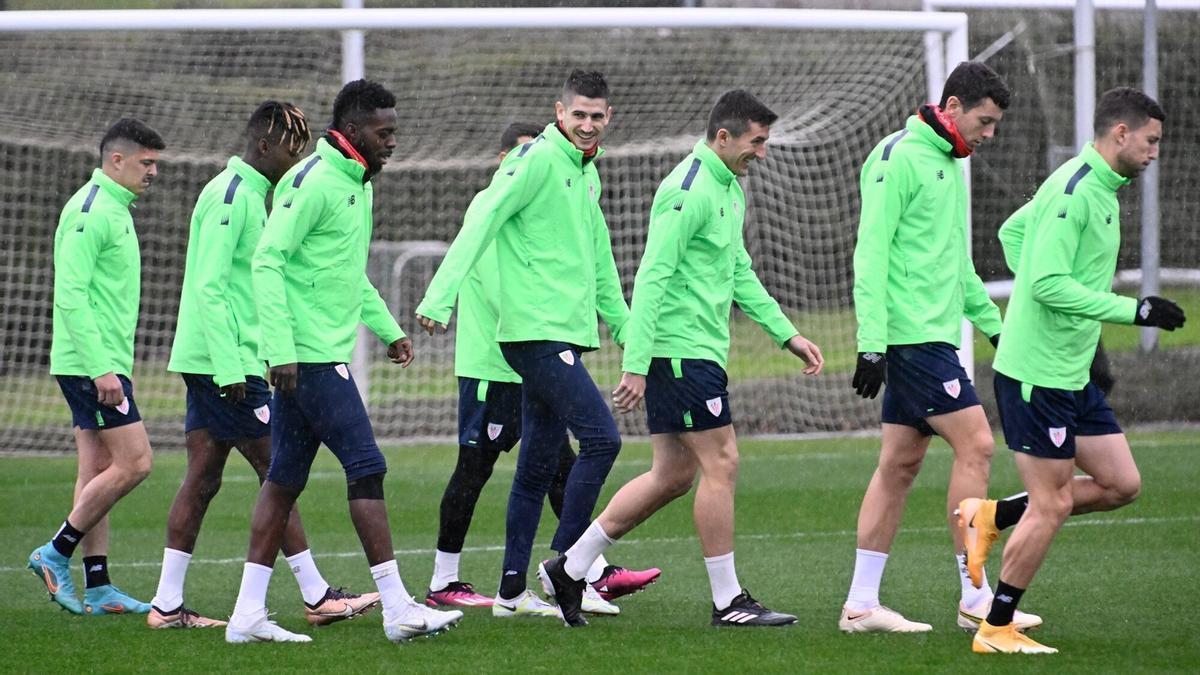 Los jugadores del Athletic se ejercitan en las instalaciones de Lezama.