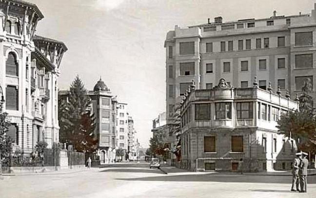 El chalet de Echarte en el cruce de Bergamín y San Ignacio, 1950 | FOTO: LUIS GARCÍA GARRABELLA. El chalet de Echarte en el cruce de Bergamín y San Ignacio, 1950 | FOTO: LUIS GARCÍA GARRABELLA.