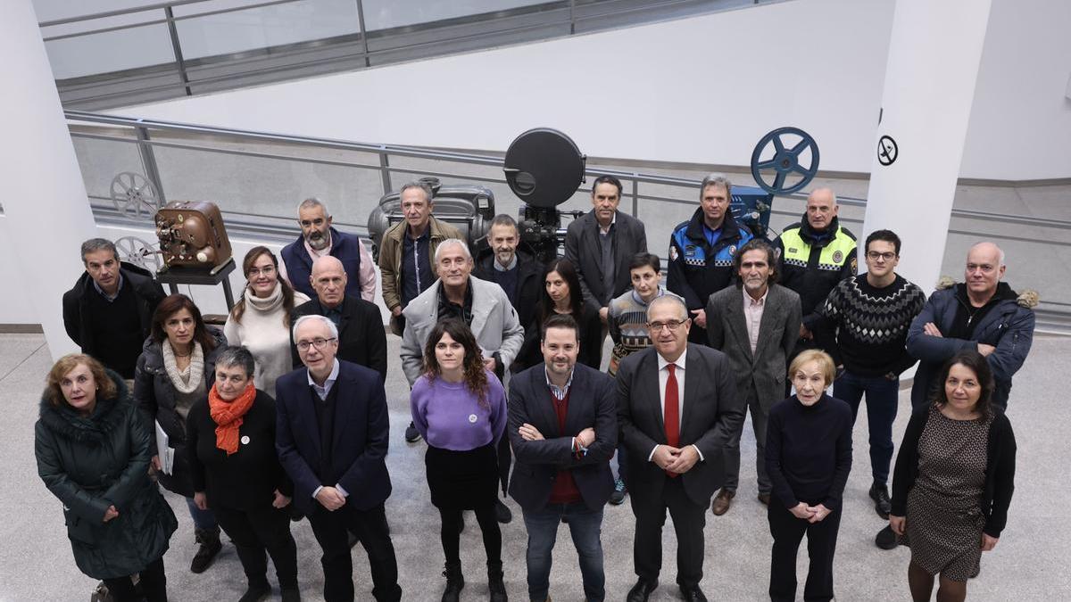 Algunos de los protagonistas del documental "No somos islas"