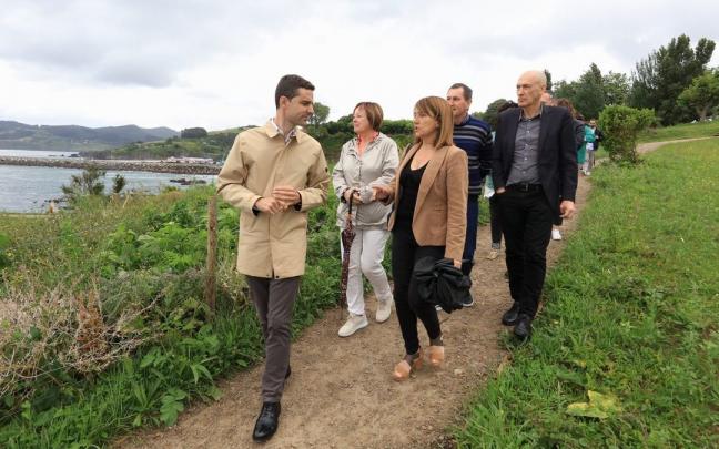 Aritz Abaroa alkatea, Amaia Barredo Ingurumen sailburuordea eta Ihobeko Alexander Boto Tonpoiko gune bisitatzen.
