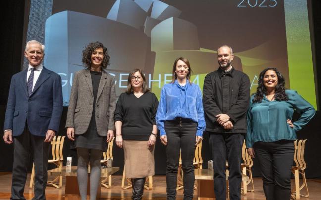 Vidarte, junto al equipo de comisarios del Guggenheim Bilbao en la presentación de la programación Vidarte, junto al equipo de comisarios del Guggenheim Bilbao en la presentación de la programación