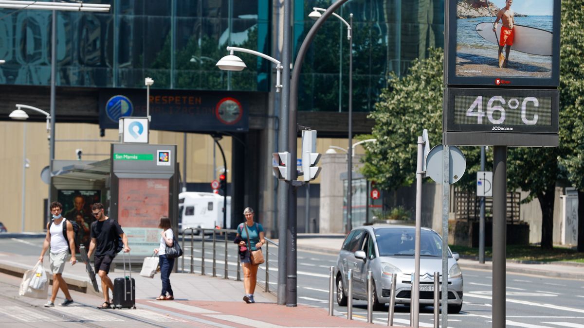 46 grados marcaba ayer al mediodía el termómetro ubicado en la entrada de Bilbao por la avenida Zunzunegi, el guarismo más alto visto desde el domingo pasado.