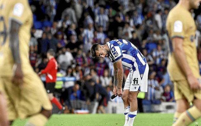 Brais Méndez se lamenta tras la derrota ante el Barcelona.