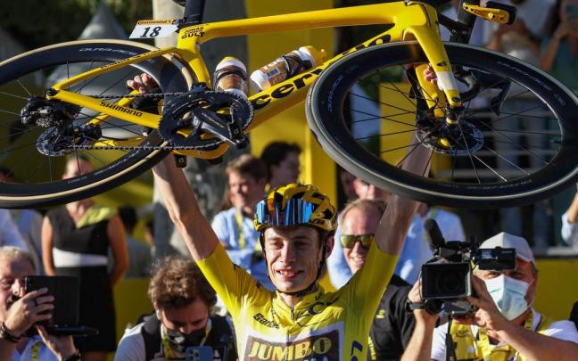 Vingegaard, campeón del Tour. Vingegaard, campeón del Tour.