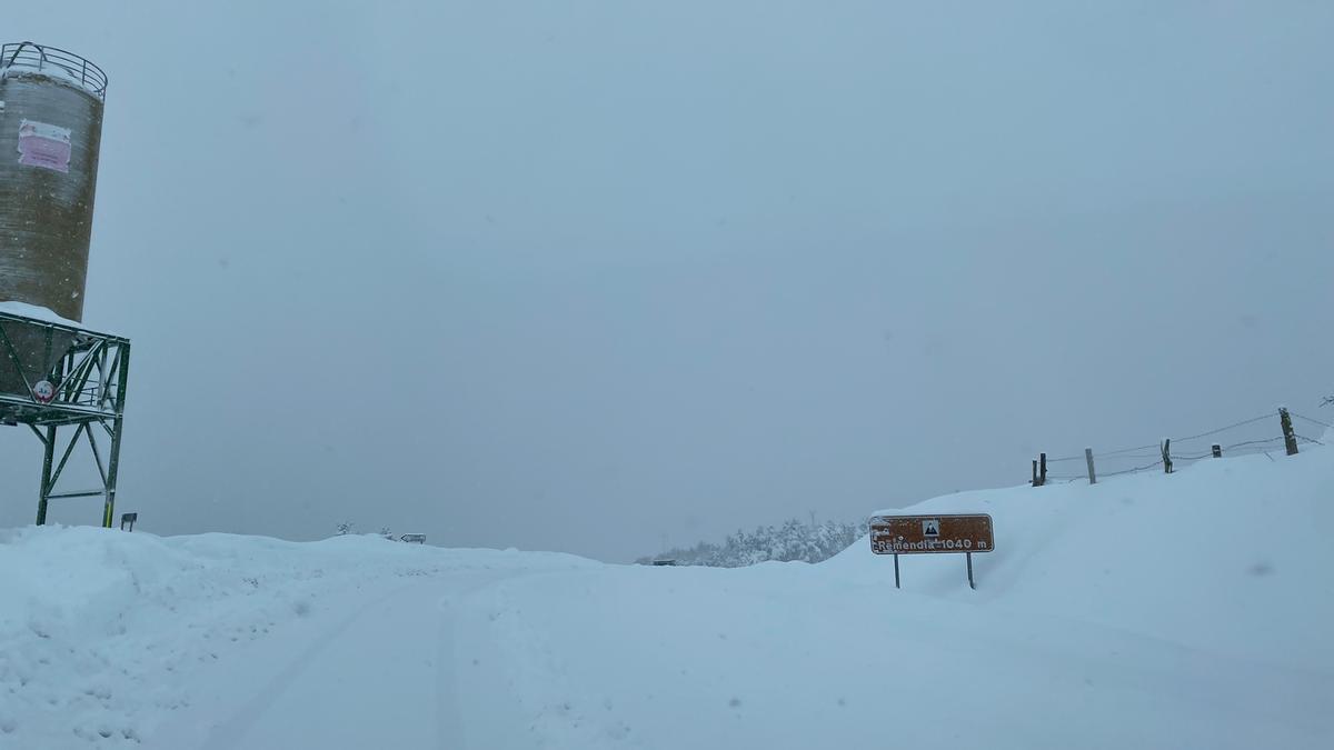 Nieve en el alto de Erremendia.