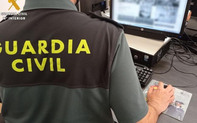 Imagen de archivo de un especialista durante una investigaci&oacute;n.