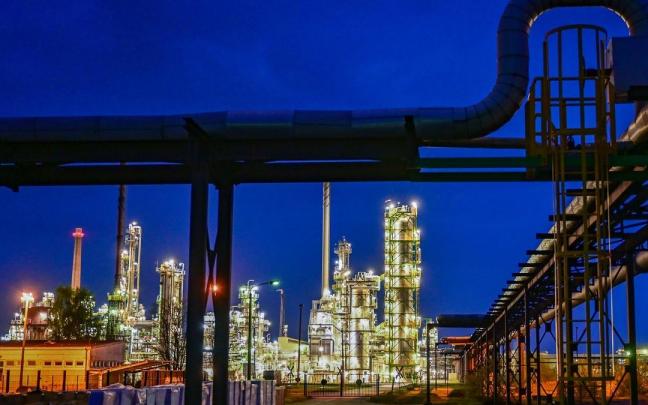 Imagen de archivo de una refiner&iacute;a.