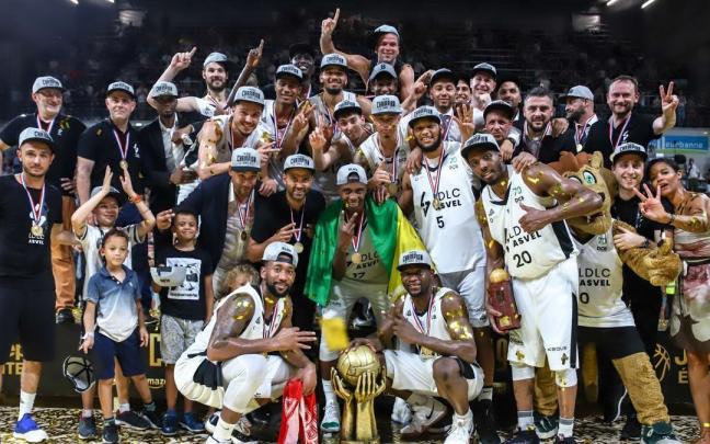La liga francesa ha sido la última en conocer a su ganador, con triunfo del Asvel frente al AS Mónaco, el otro club que compite en la Euroliga. La liga francesa ha sido la última en conocer a su ganador, con triunfo del Asvel frente al AS Mónaco, el otro club que compite en la Euroliga.