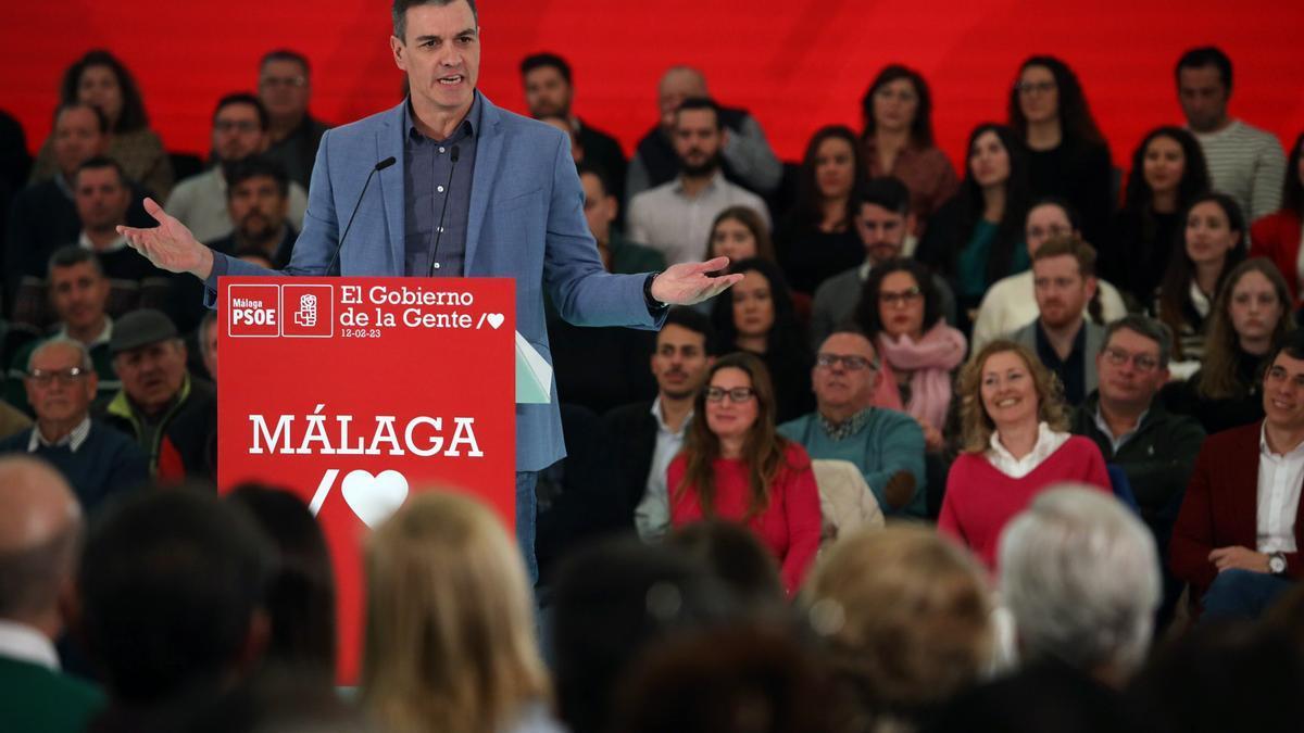 Pedro Sánchez participa en el acto de presentación de la candidatura del secretario general del PSOE de Málaga, Daniel Pérez