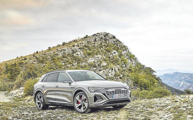 La renovada gama Q8 e-tron vuelve a ser toda una demostración del poderío tecnológico de Audi y de su brillante diseño. | FOTO: AUDI La renovada gama Q8 e-tron vuelve a ser toda una demostración del poderío tecnológico de Audi y de su brillante diseño. | FOTO: AUDI