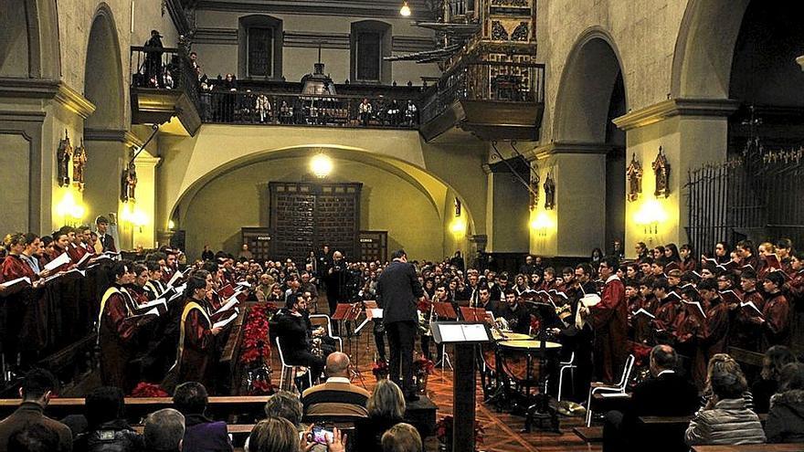 El coro durante el concierto del Oficio de Navidad.